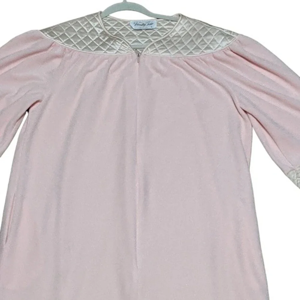 Vintage Vanity Fair kaftan, housecoat, robe, lounge wear quilted zip size Small